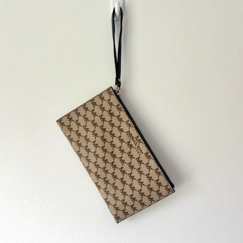Michael Kors Classic Wristlet Wallet Card Holder Brown Tan MK Print Logo Luxury